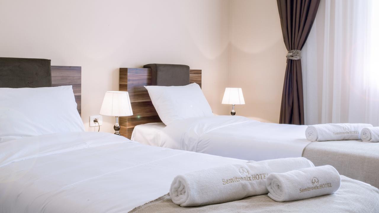 Semitronix Hotel Prishtina Pristina Esterno foto