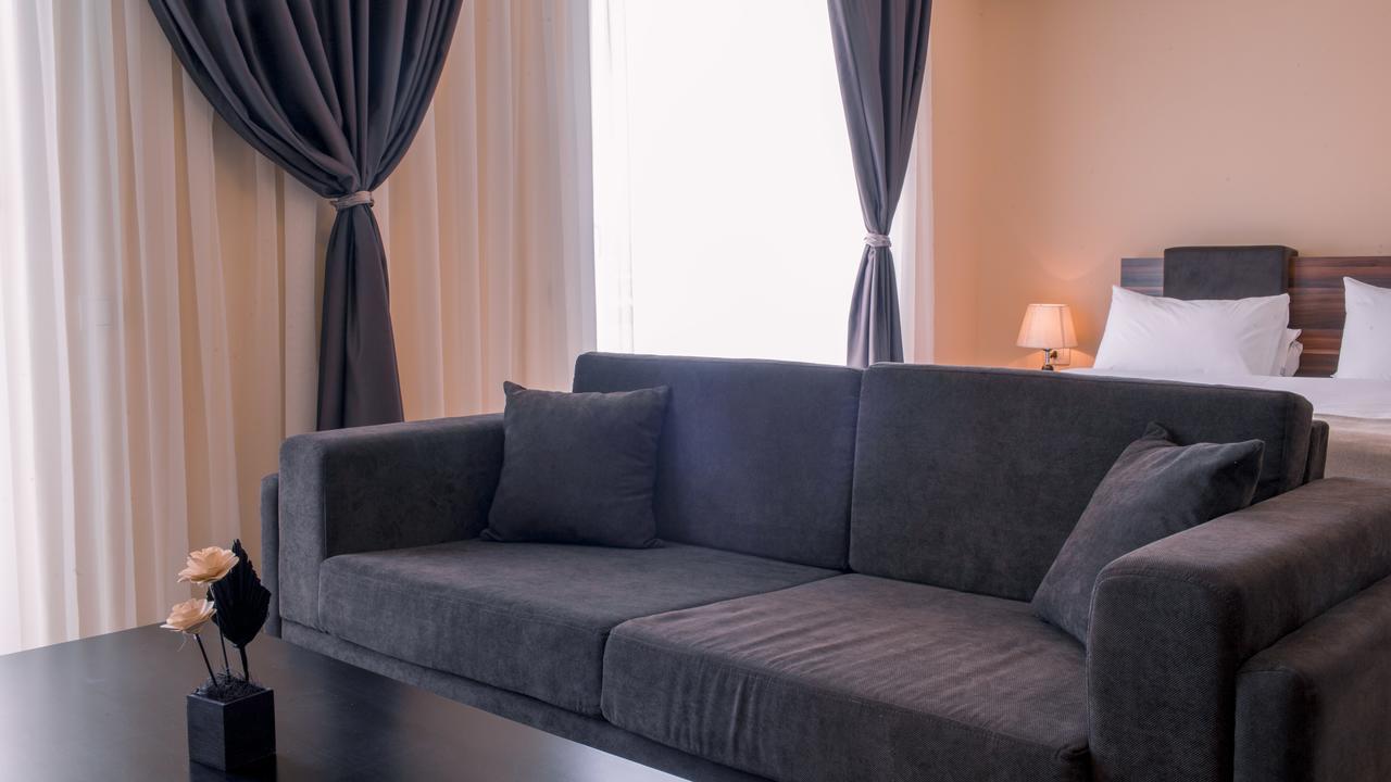 Semitronix Hotel Prishtina Pristina Esterno foto