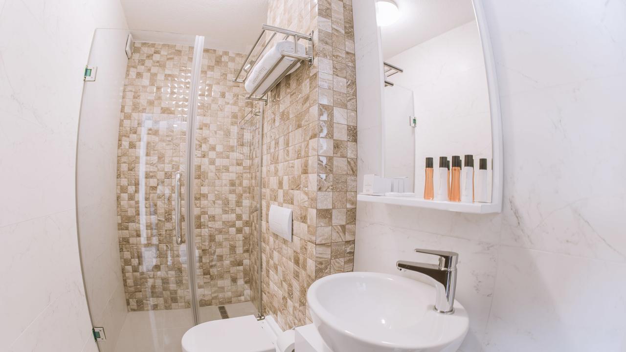 Semitronix Hotel Prishtina Pristina Esterno foto
