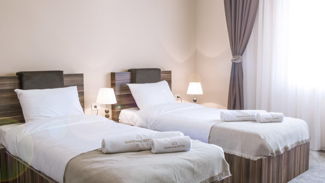 Semitronix Hotel Prishtina Pristina Esterno foto